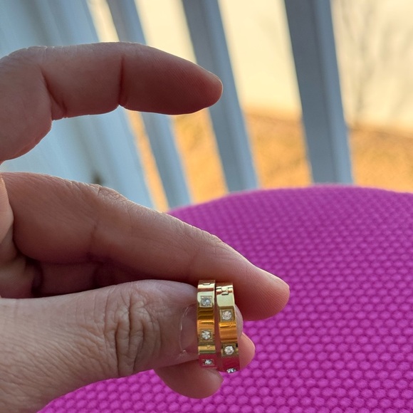 ✨ Gold Huggie Hoop Earrings with Zircon Stones ✨ - Picture 4 of 6